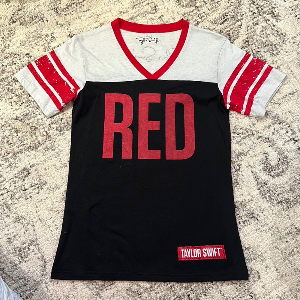 Taylor swift RED concert t shirt New never worn